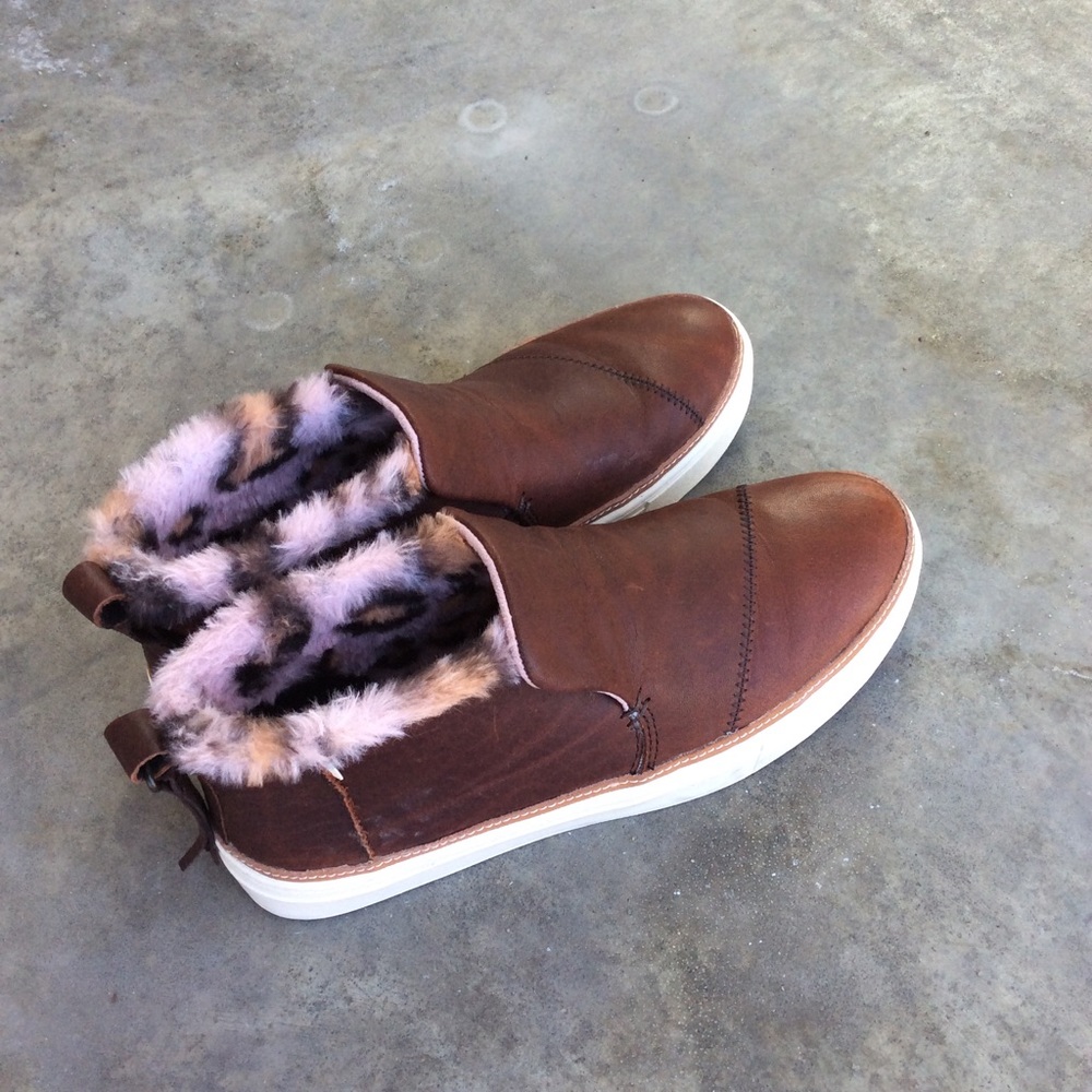 TOMS shoes